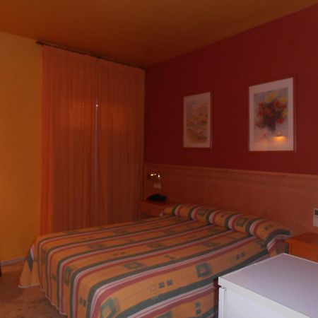 Hostal Carlos III El Ejido Exteriör bild