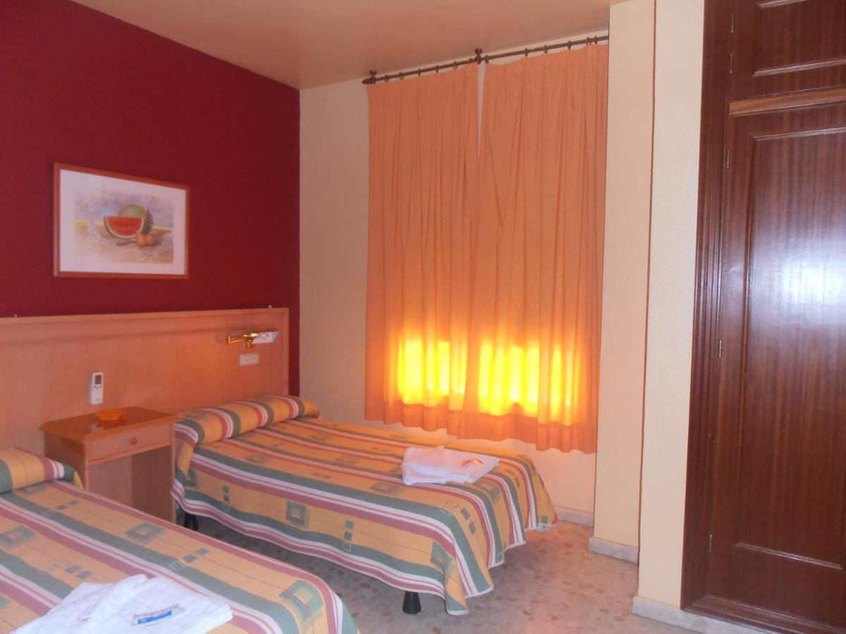 Hostal Carlos III El Ejido Exteriör bild