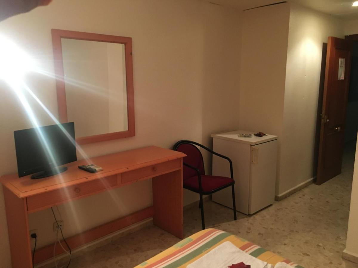 Hostal Carlos III El Ejido Exteriör bild