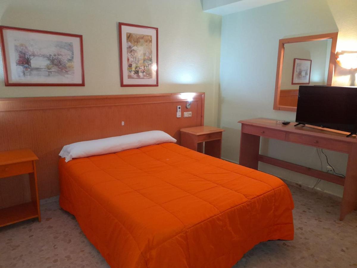 Hostal Carlos III El Ejido Exteriör bild