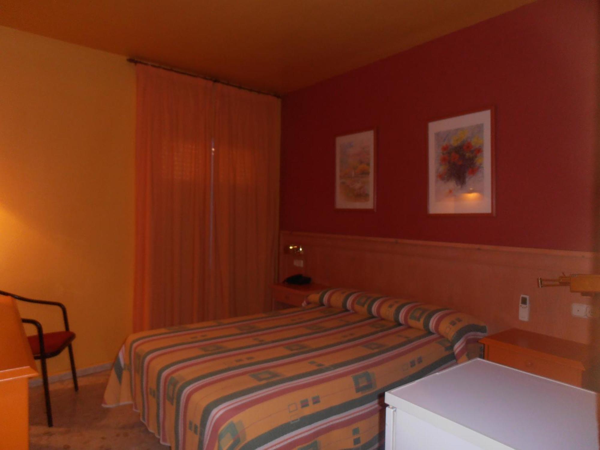 Hostal Carlos III El Ejido Exteriör bild