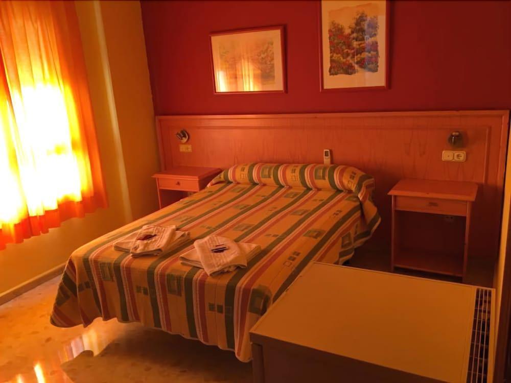 Hostal Carlos III El Ejido Exteriör bild